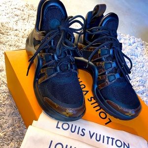 Size 37 Louis Vuitton woman’s sneakers